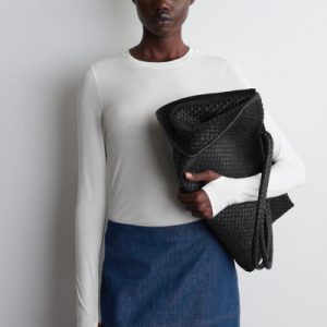 SLIM LIGHTWEIGHT LONG-SLEEVED TOP