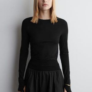 SLIM LIGHTWEIGHT LONG-SLEEVED TOP