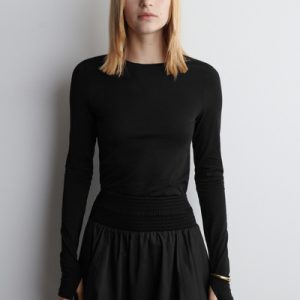 SLIM LIGHTWEIGHT LONG-SLEEVED TOP