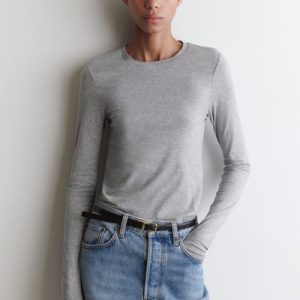 SLIM LIGHTWEIGHT LONG-SLEEVED TOP
