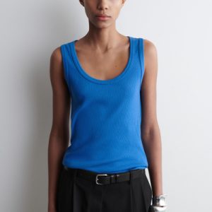 RIBBED SCOOP-NECK TANK TOP