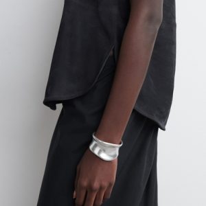 SCULPTED BRUSHED CUFF