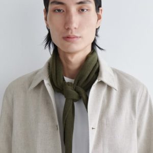 CASHMERE TRIANGLE SCARF